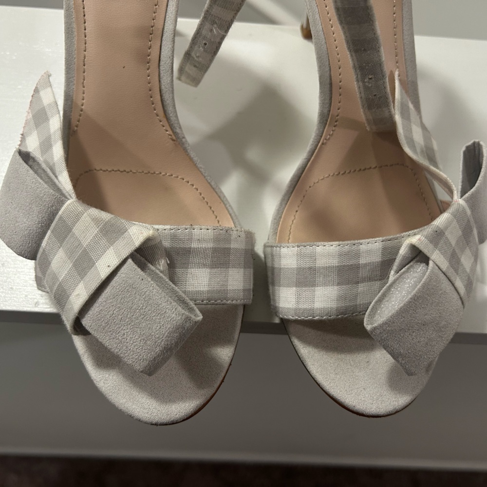 Tahari Gray Plaid Heels GUC Size 8‎
